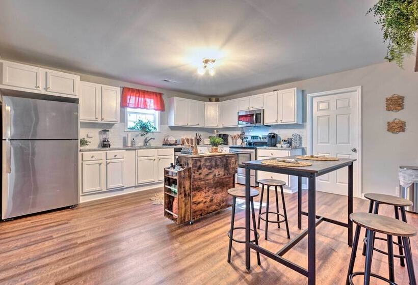 Charming Huntsville Home W/ Deck!