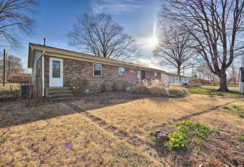 Chic Bentonville Home ~ 1 Mi From Downtown!