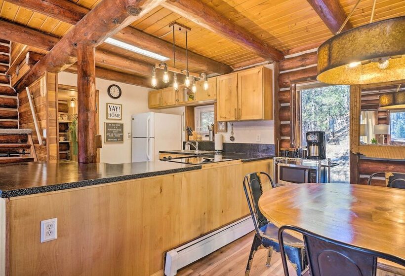 Classic Colorado Log Home W/ Mountain Views!