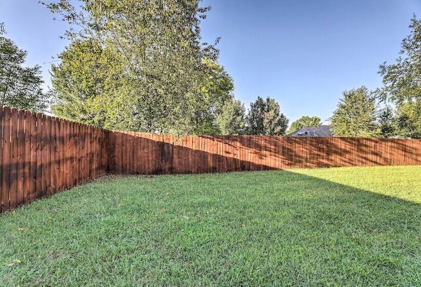 Classic Murfreesboro Home W/ Grill & Yard!
