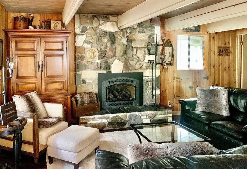 Cozy A Frame W/ Hot Tub, Fire Pit, & Fireplace!