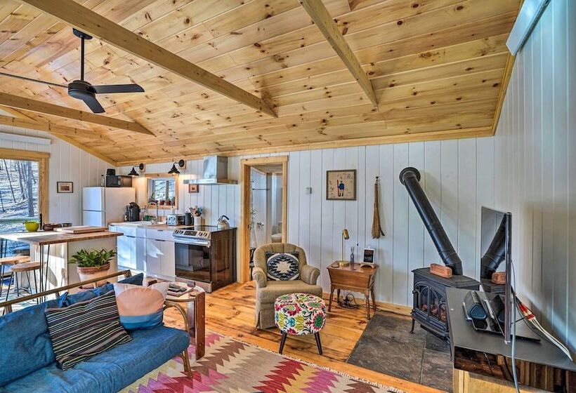 Hike & Swim On Site: Cozy Falls Brook Cabin