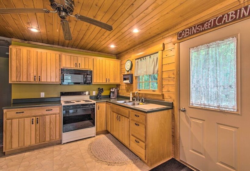 Cozy Riverfront Getaway: Fishing On Site!