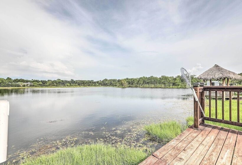 8 Mi To Kemah Boardwalk: Texas Gulf Home W/ Patio