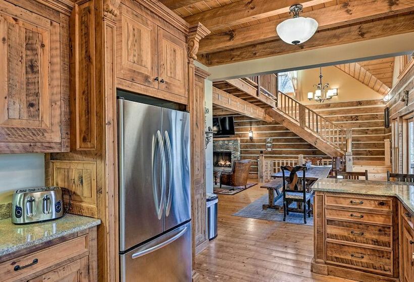 Hot Tub & Deck: Getaway Near Nantahala Gorge!