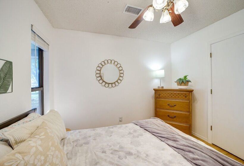 Family Friendly Broken Arrow Retreat W/ Yard!