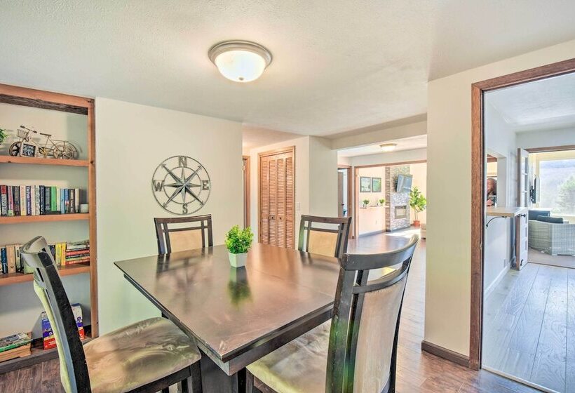 Franklin Home W/ Hot Tub & Mtn Views!