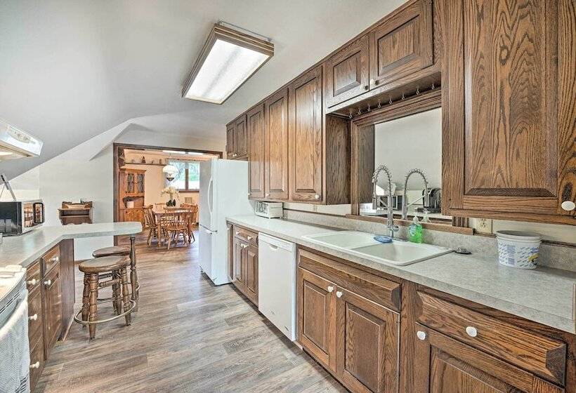 Gorgeous Bremen Home With Lake Access & Yard!