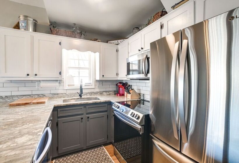 Gorgeous Oib Escape W/ Dock & Canal View!