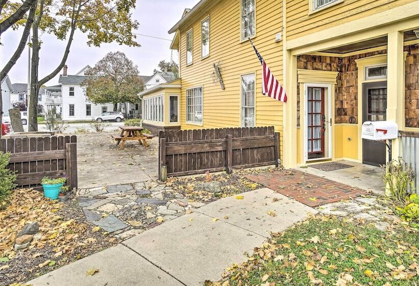 Historic Troy Home Close To Shops W/ Fire Pit
