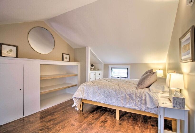 Idyllic Wallingford Retreat   Near Skiing & Hiking