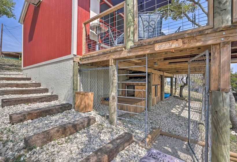 Kerrville Converted Barn Tiny Home W/ Kayaks!