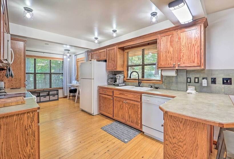 Lake View Home W/ Deck + Gas Grill In Bernice!