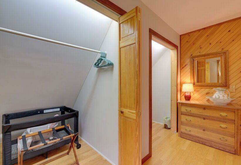 Lakewood Lodge Escape W/ Fire Pit