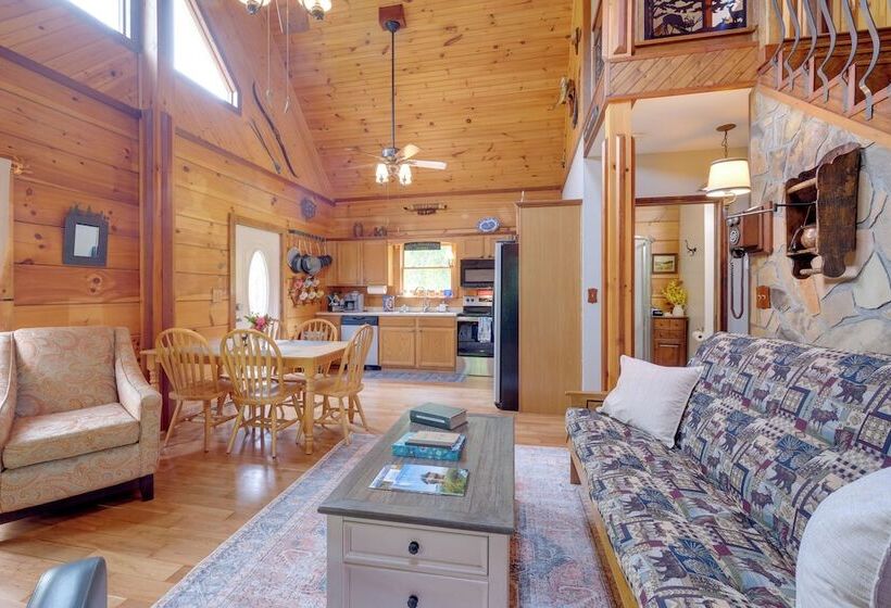 Lakewood Lodge Escape W/ Fire Pit