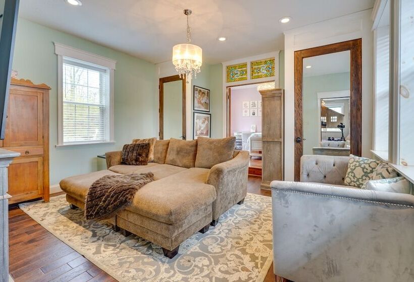 Large Family Home W/ Patios, Gas Grill + Fire Pit!