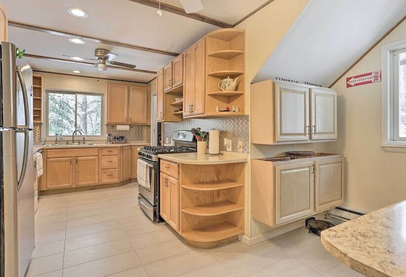Large Greeley House W/ 2 Game Rooms + Yard!