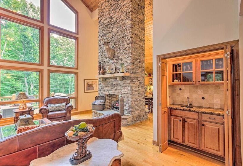 Lavish Beech Mountain Ski Cabin W/ Hot Tub!
