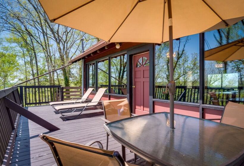 Ledge Lodge  Burkesville Getaway: Pool & Views!