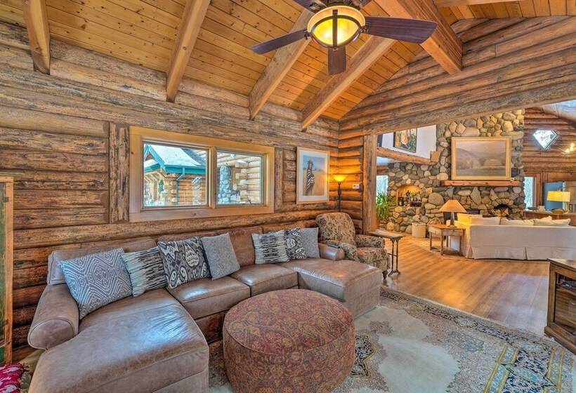 Life On Easy Street W/ Hot Tub: 7 Mi To Dwtn!