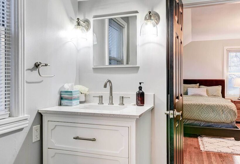 Luxurious Detroit Home   Walk To Golf & Park!