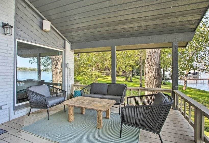 Cedar Creek Lake Home W/ Deck & Fire Pit!