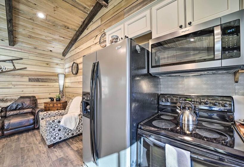 Modern Cabin W/ Fire Pit < 3 Mi To Trails!