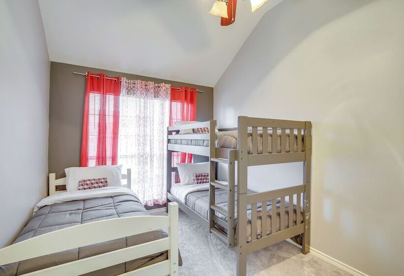 Mesquite Escape W/ Fireplace & Private Patio!