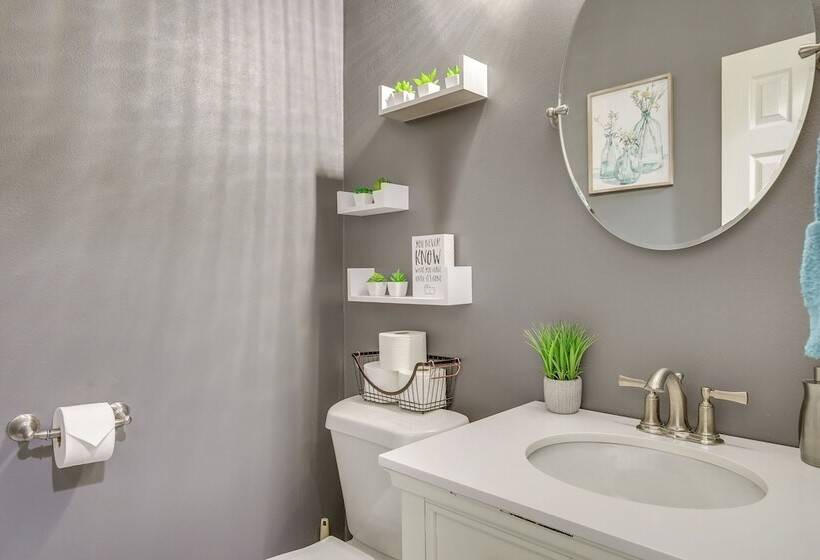 Mesquite Escape W/ Fireplace & Private Patio!