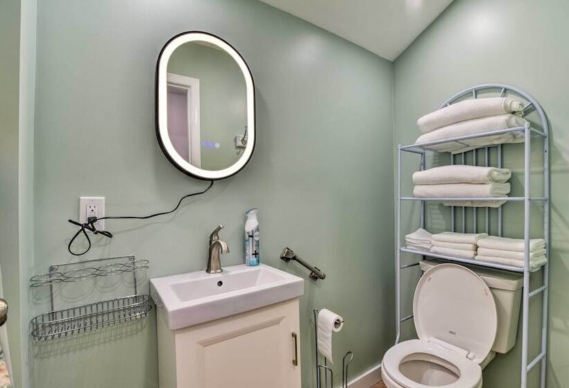 Centrally Located Mount Pleasant Retreat!