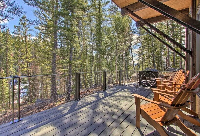 Modern & Newly Built Cabin: Ski, Fish, Hike!