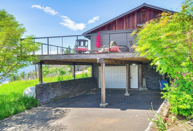 Mt Hood Views: Modern Underwood Home W/ Deck!
