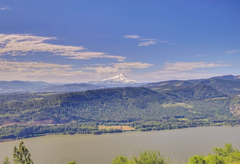 Mt Hood Views: Modern Underwood Home W/ Deck!