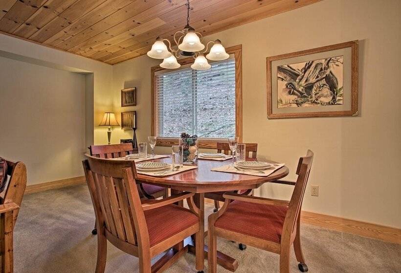 North Carolina Abode   Hot Tub, Foosball & Grill!
