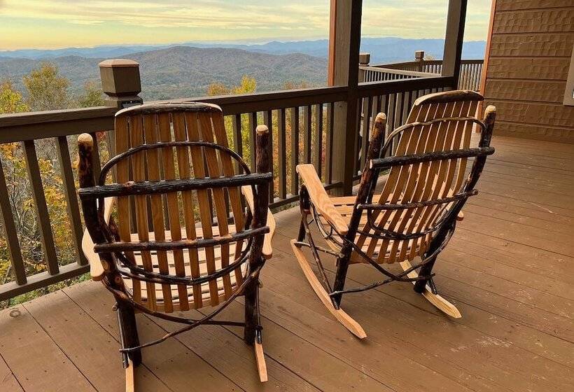 Outlaw Mountain Lodge: Fire Pit & Panoramic Views!