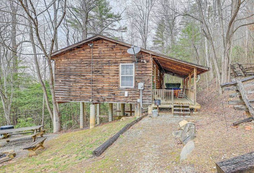 Peaceful Bryson City Cabin   Fire Pit & Hot Tub!