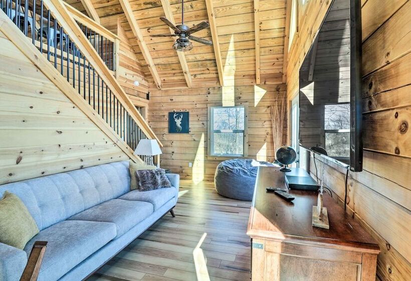 Peaceful Free Union Cabin W/ Deck & Mtn Views