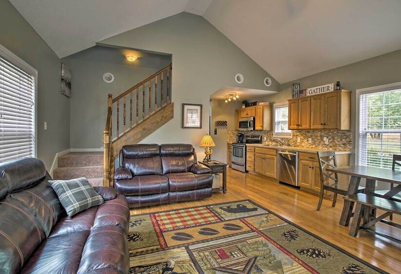 Half Mi To Yacht Club: Home By Perry Lake!