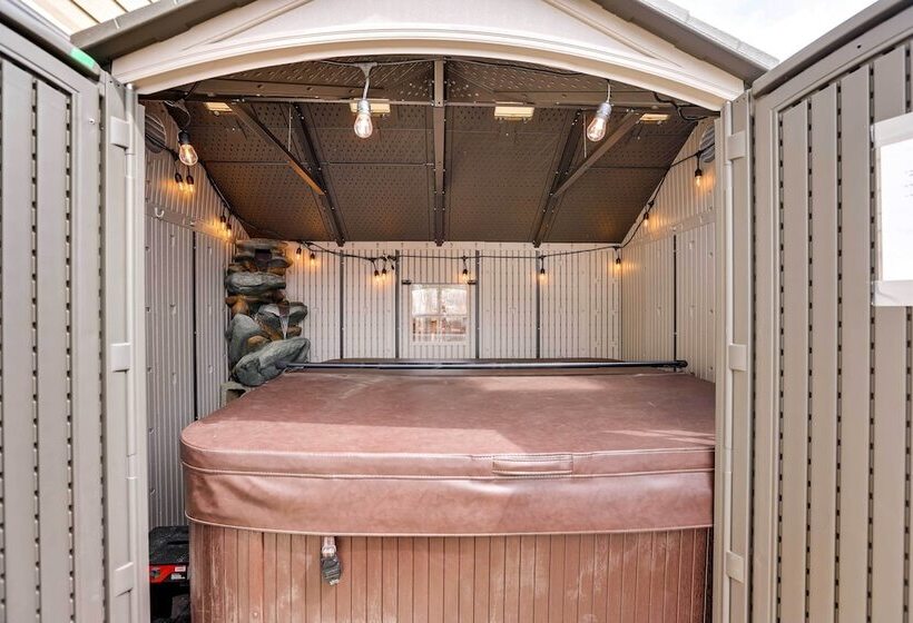 Pet Friendly Bend Home W/ Hot Tub & Patio!