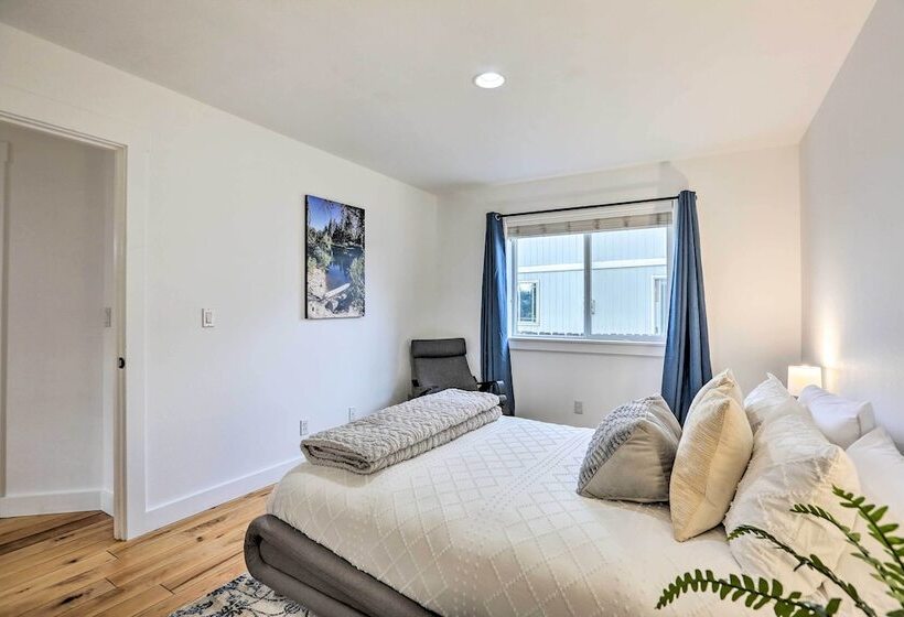 Pet Friendly Bend Home W/ Hot Tub & Patio!