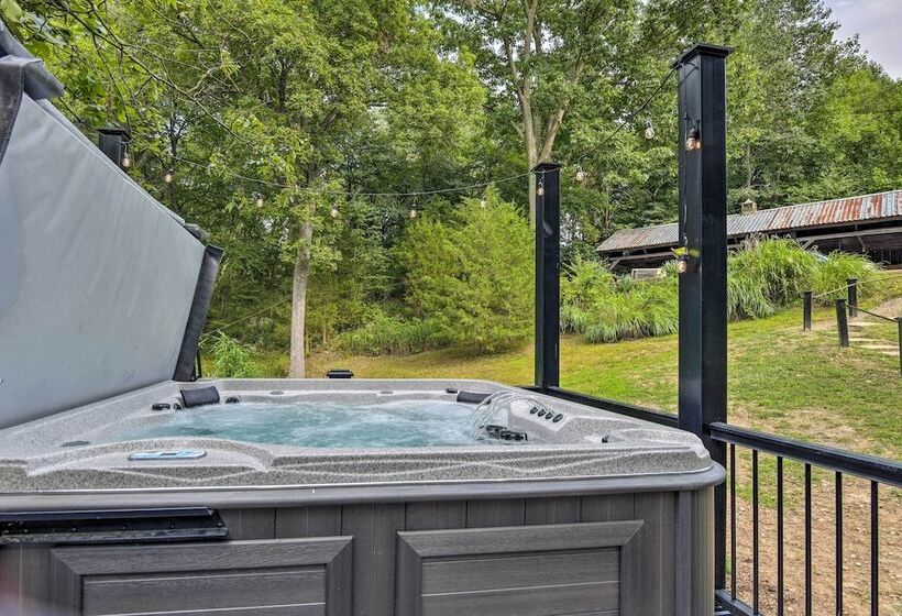 Pet Friendly Delta Cabin W/ Private Hot Tub!
