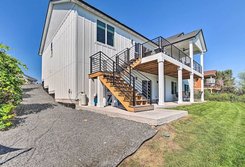 Picturesque Moses Lake House W/ Boating Dock
