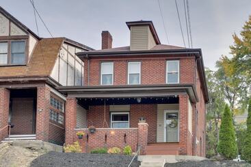 Pittsburgh Home W/ Private Yard 3 Mi To Dtwn!
