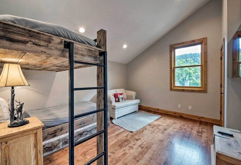 Quiet Park City Home W/ Hot Tub   Walk To Main St!