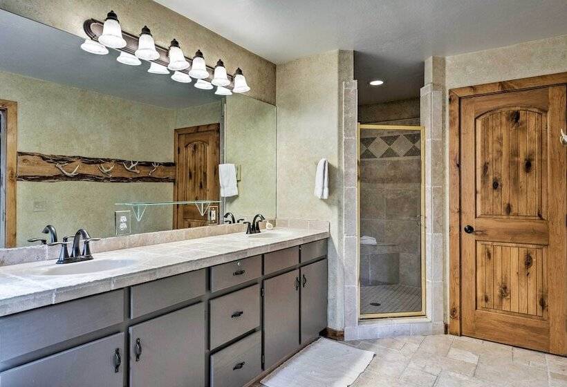 Quiet Park City Home W/ Hot Tub   Walk To Main St!