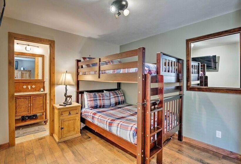 Quiet Park City Home W/ Hot Tub   Walk To Main St!