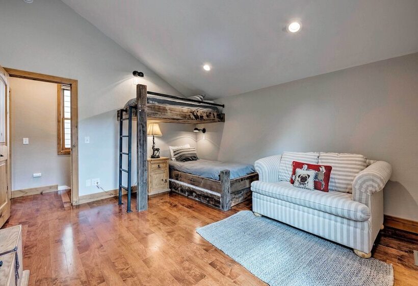 Quiet Park City Home W/ Hot Tub   Walk To Main St!