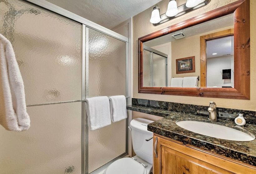 Quiet Park City Home W/ Hot Tub   Walk To Main St!