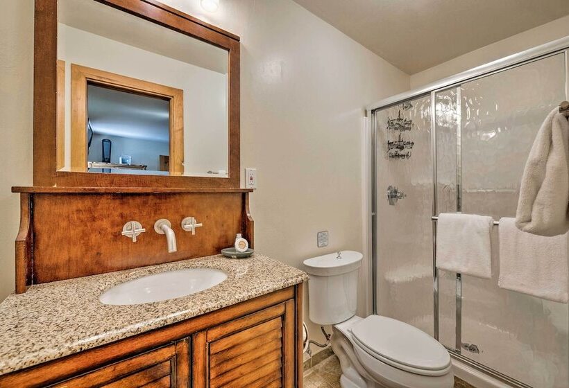 Quiet Park City Home W/ Hot Tub   Walk To Main St!