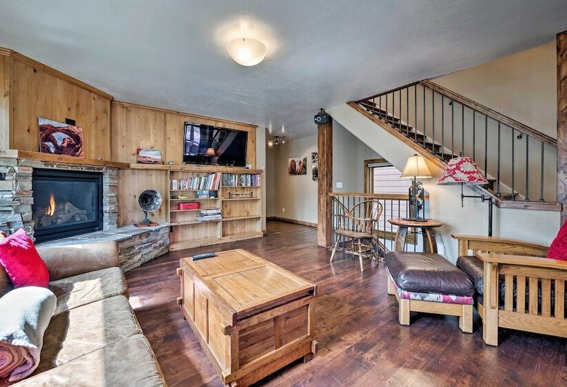 Quiet Park City Home W/ Hot Tub   Walk To Main St!